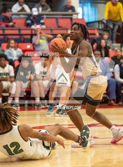 Thumbnail 3 in Baldwin vs Brentwood (NYSPHSAA Class AA Regional) photogallery.