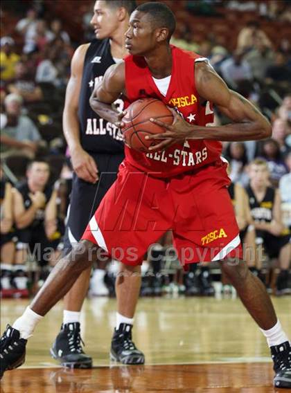 Thumbnail 3 in 2009 THCA All-Star Basketball Game photogallery.