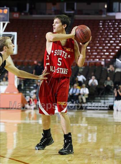 Thumbnail 2 in 2009 THCA All-Star Basketball Game photogallery.