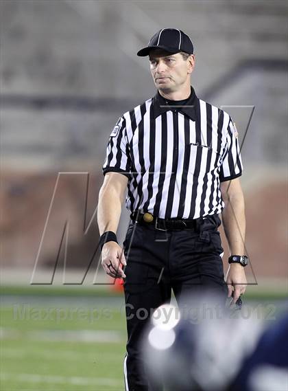 Thumbnail 2 in Paris vs. Kaufman (UIL 3A Division 1 Bi-District Playoff) photogallery.