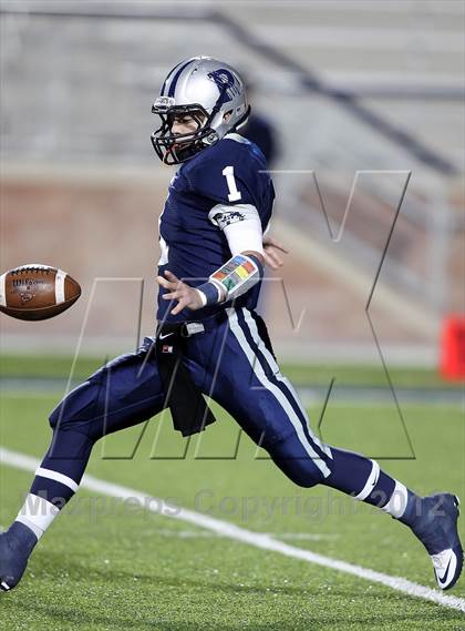 Thumbnail 1 in Paris vs. Kaufman (UIL 3A Division 1 Bi-District Playoff) photogallery.