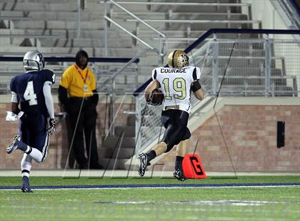 Thumbnail 1 in Paris vs. Kaufman (UIL 3A Division 1 Bi-District Playoff) photogallery.