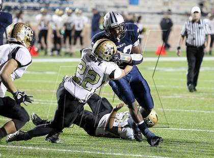 Thumbnail 2 in Paris vs. Kaufman (UIL 3A Division 1 Bi-District Playoff) photogallery.