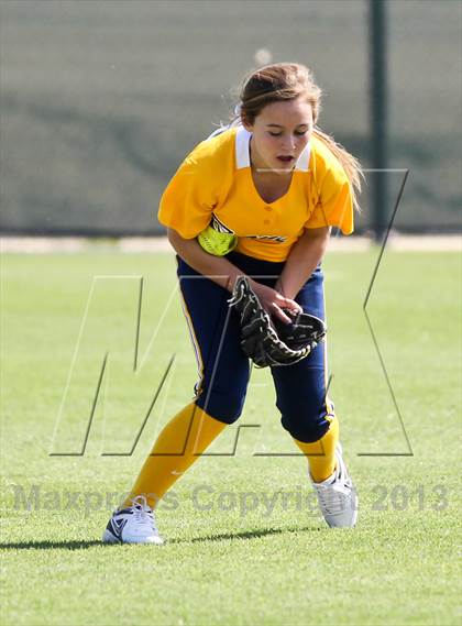 Thumbnail 2 in Kern Valley vs Tulare Western (Mira Monte Invitational) photogallery.
