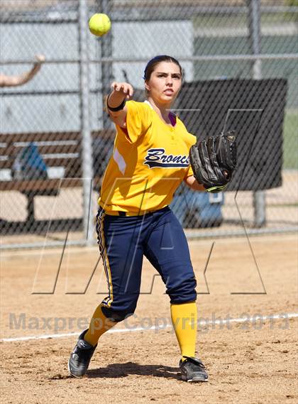 Thumbnail 1 in Kern Valley vs Tulare Western (Mira Monte Invitational) photogallery.