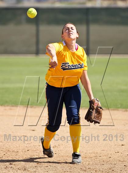 Thumbnail 3 in Kern Valley vs Tulare Western (Mira Monte Invitational) photogallery.