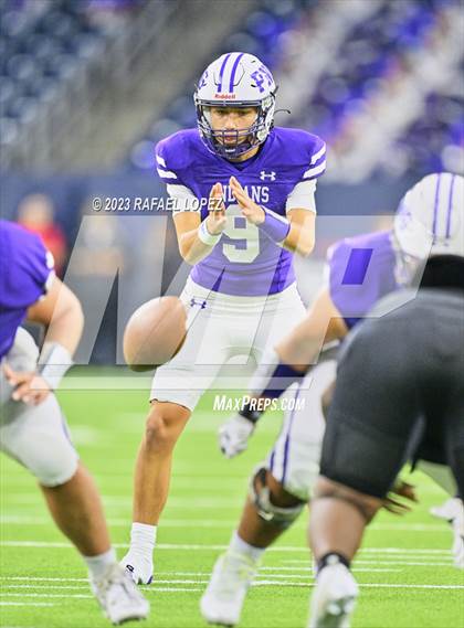 Thumbnail 3 in Huntsville vs. Port Neches-Groves (UIL Football 5A D2 Region 3 Quarterfinal) photogallery.