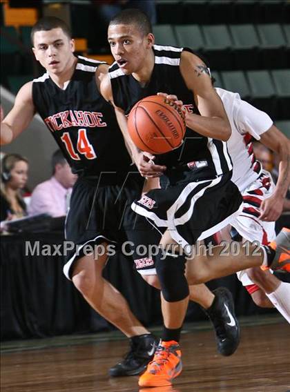 Thumbnail 1 in OTC Middle College vs. Tuckahoe (NYSPHSAA Class C Final) photogallery.