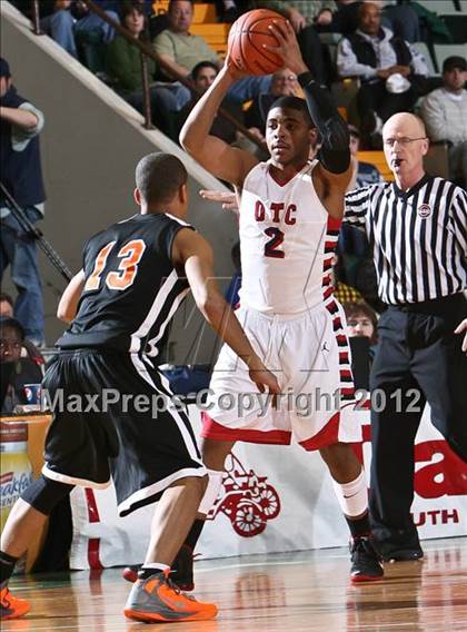 Thumbnail 1 in OTC Middle College vs. Tuckahoe (NYSPHSAA Class C Final) photogallery.