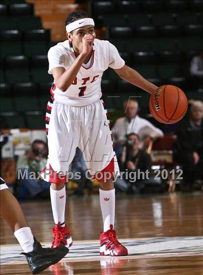 Thumbnail 2 in OTC Middle College vs. Tuckahoe (NYSPHSAA Class C Final) photogallery.