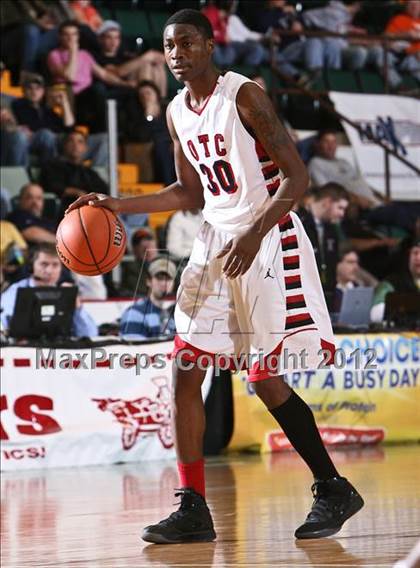 Thumbnail 2 in OTC Middle College vs. Tuckahoe (NYSPHSAA Class C Final) photogallery.