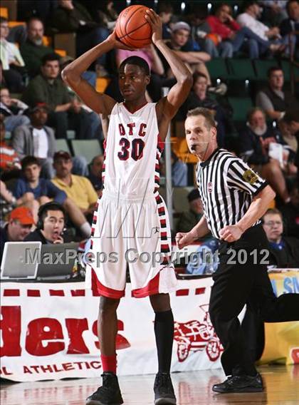 Thumbnail 2 in OTC Middle College vs. Tuckahoe (NYSPHSAA Class C Final) photogallery.