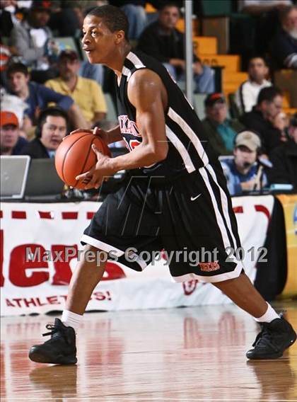 Thumbnail 1 in OTC Middle College vs. Tuckahoe (NYSPHSAA Class C Final) photogallery.