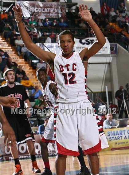 Thumbnail 1 in OTC Middle College vs. Tuckahoe (NYSPHSAA Class C Final) photogallery.