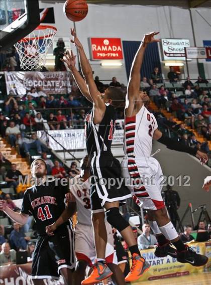 Thumbnail 1 in OTC Middle College vs. Tuckahoe (NYSPHSAA Class C Final) photogallery.