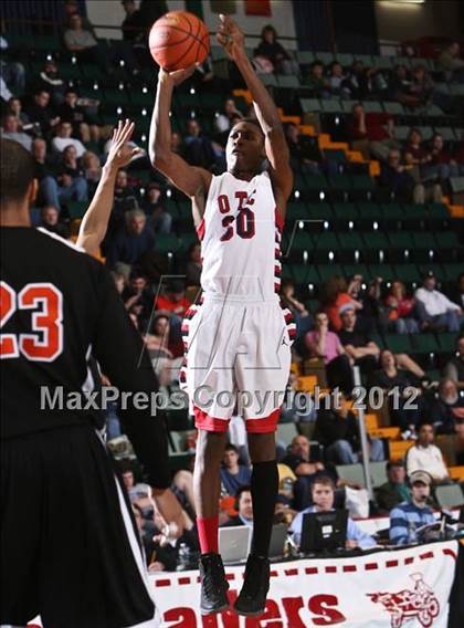 Thumbnail 2 in OTC Middle College vs. Tuckahoe (NYSPHSAA Class C Final) photogallery.