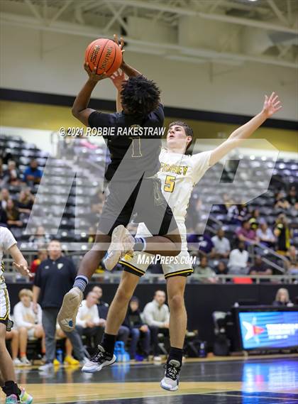 Thumbnail 1 in Kaufman vs Forney (Kaufman Tournament) photogallery.