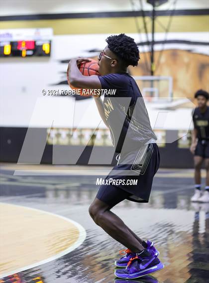 Thumbnail 2 in Kaufman vs Forney (Kaufman Tournament) photogallery.