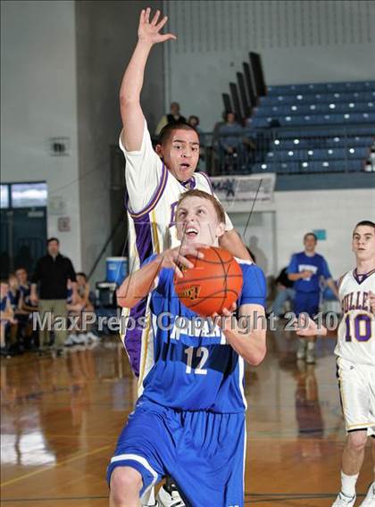 Thumbnail 1 in Williamsville vs Newark (Riverton Shootout) photogallery.