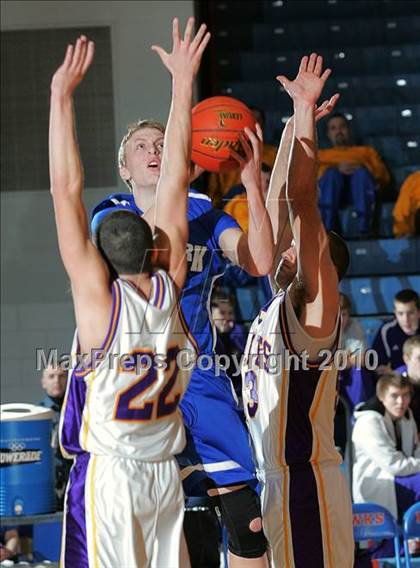 Thumbnail 3 in Williamsville vs Newark (Riverton Shootout) photogallery.