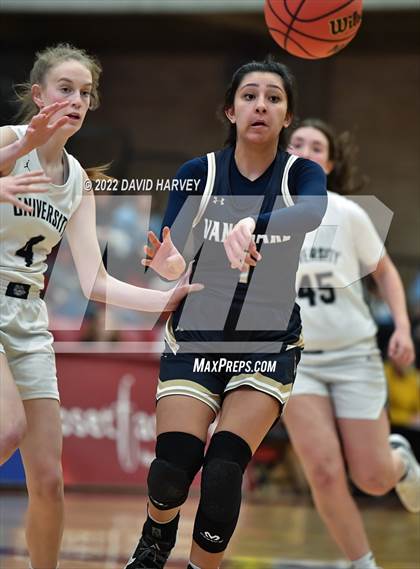 Thumbnail 1 in The Vanguard School vs. University (CHSAA 3A Final 4) photogallery.