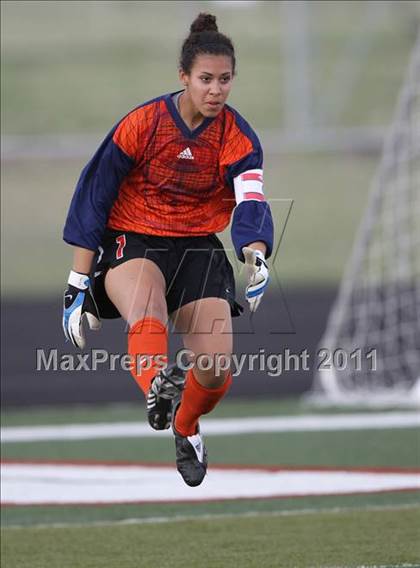 Thumbnail 3 in Hutto vs Hays (4A Region 4 Bi-District Playoffs) photogallery.
