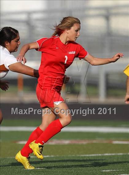 Thumbnail 2 in Hutto vs Hays (4A Region 4 Bi-District Playoffs) photogallery.