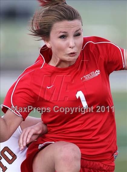 Thumbnail 2 in Hutto vs Hays (4A Region 4 Bi-District Playoffs) photogallery.