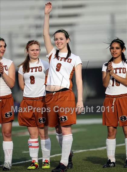 Thumbnail 3 in Hutto vs Hays (4A Region 4 Bi-District Playoffs) photogallery.