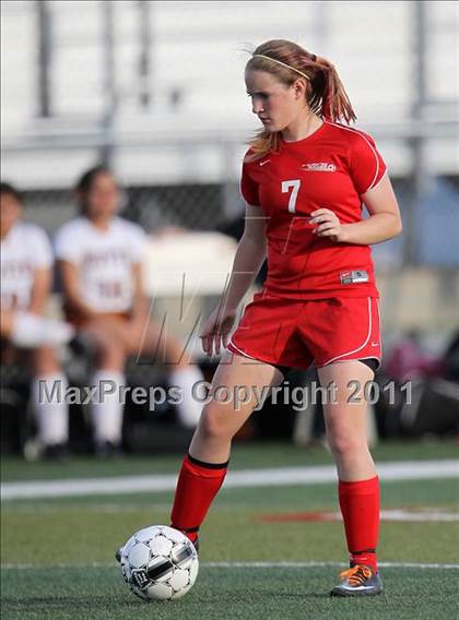 Thumbnail 2 in Hutto vs Hays (4A Region 4 Bi-District Playoffs) photogallery.