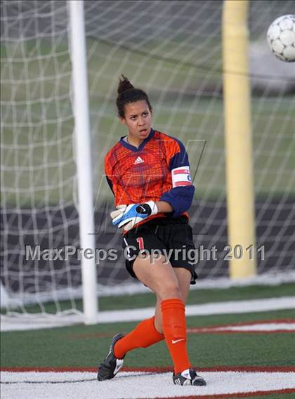 Thumbnail 1 in Hutto vs Hays (4A Region 4 Bi-District Playoffs) photogallery.