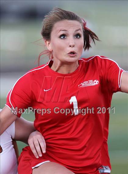 Thumbnail 1 in Hutto vs Hays (4A Region 4 Bi-District Playoffs) photogallery.