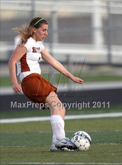 Thumbnail 2 in Hutto vs Hays (4A Region 4 Bi-District Playoffs) photogallery.