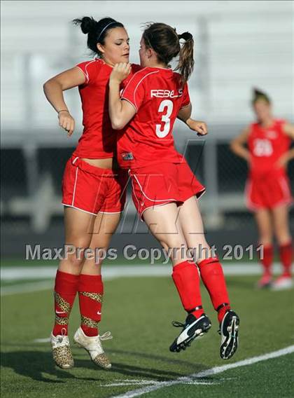Thumbnail 1 in Hutto vs Hays (4A Region 4 Bi-District Playoffs) photogallery.