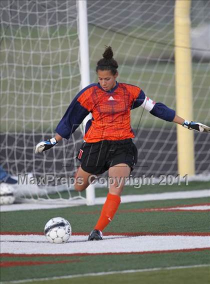Thumbnail 1 in Hutto vs Hays (4A Region 4 Bi-District Playoffs) photogallery.