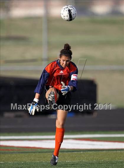 Thumbnail 2 in Hutto vs Hays (4A Region 4 Bi-District Playoffs) photogallery.