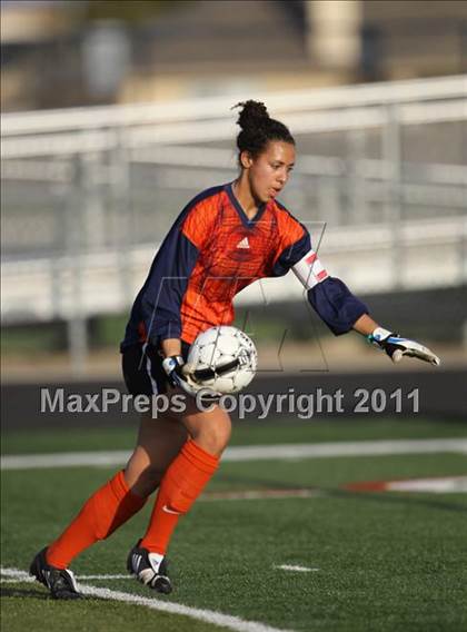 Thumbnail 1 in Hutto vs Hays (4A Region 4 Bi-District Playoffs) photogallery.