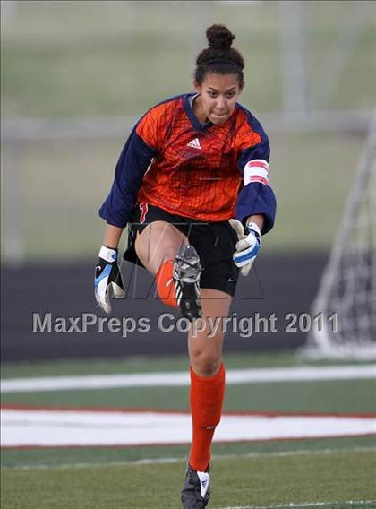 Thumbnail 2 in Hutto vs Hays (4A Region 4 Bi-District Playoffs) photogallery.