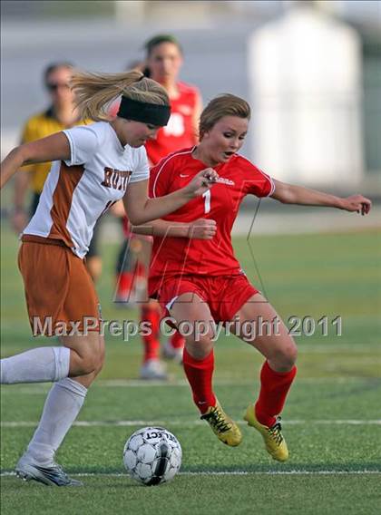 Thumbnail 1 in Hutto vs Hays (4A Region 4 Bi-District Playoffs) photogallery.