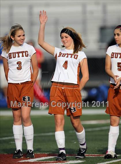 Thumbnail 2 in Hutto vs Hays (4A Region 4 Bi-District Playoffs) photogallery.