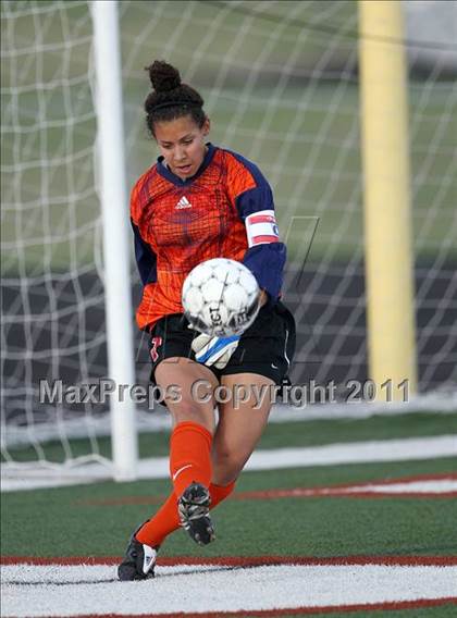 Thumbnail 3 in Hutto vs Hays (4A Region 4 Bi-District Playoffs) photogallery.