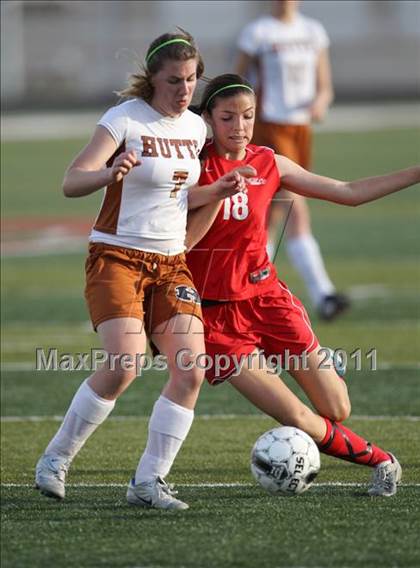 Thumbnail 2 in Hutto vs Hays (4A Region 4 Bi-District Playoffs) photogallery.