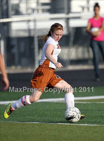 Thumbnail 2 in Hutto vs Hays (4A Region 4 Bi-District Playoffs) photogallery.