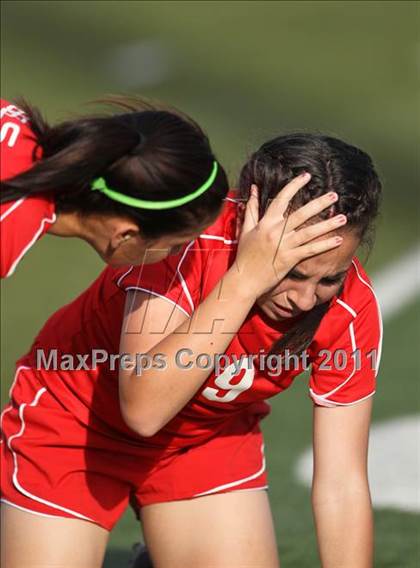 Thumbnail 2 in Hutto vs Hays (4A Region 4 Bi-District Playoffs) photogallery.
