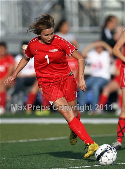 Thumbnail 2 in Hutto vs Hays (4A Region 4 Bi-District Playoffs) photogallery.