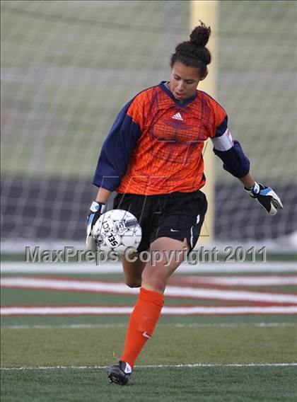 Thumbnail 1 in Hutto vs Hays (4A Region 4 Bi-District Playoffs) photogallery.