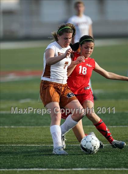 Thumbnail 3 in Hutto vs Hays (4A Region 4 Bi-District Playoffs) photogallery.