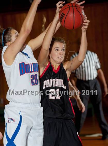 Thumbnail 1 in Folsom vs. Foothill (Coach G Memorial) photogallery.