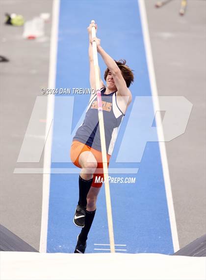 Thumbnail 3 in VHSL State Championship - Class 6 (Pole Vault) photogallery.