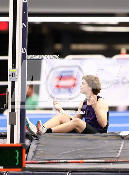 Thumbnail 2 in VHSL State Championship - Class 6 (Pole Vault) photogallery.